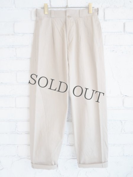 YAECA (ヤエカ) TUCK TAPERED PANTS C/N / タックテーパード