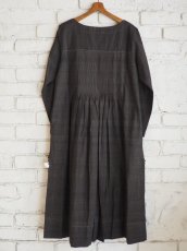 画像6: maku textiles インディゴ染めカディーピンタックワンピース G1656 (6)