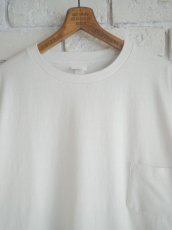 画像2: YAECA(33021) ヤエカ 丸胴ポケットクルーネックTシャツ (2)
