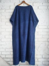 画像3: maku textiles KHNUM マクテキスタイルズ インディゴ染刺子手織シルクコットンAラインドレス  G2229 (3)