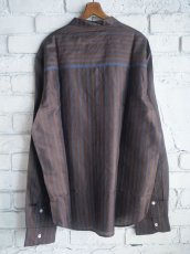 画像3: maku textiles PAUL マクテキスタイルズ インディゴ/カテキュ染縞織手織シルクバンドカラーシャツ  M2208 (3)
