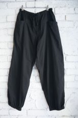 画像1: COMOLI コモリ オックスドローストリングパンツ(B01-03010） (1)