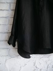 画像4: COMOLI コモリ リネンWクロスプルオーバーシャツ（B01-02007) (4)