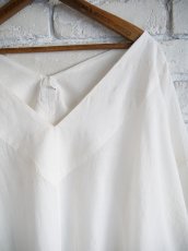 画像2: CALICO キャリコ Vネック長袖トップス モスリンD UT1190 C1014 U10WH (2)